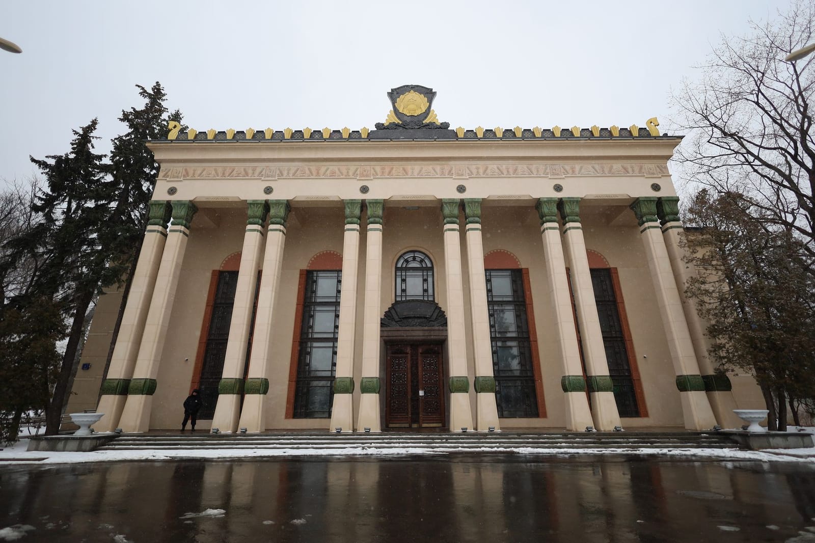 Фасад исторического особняка в Москве