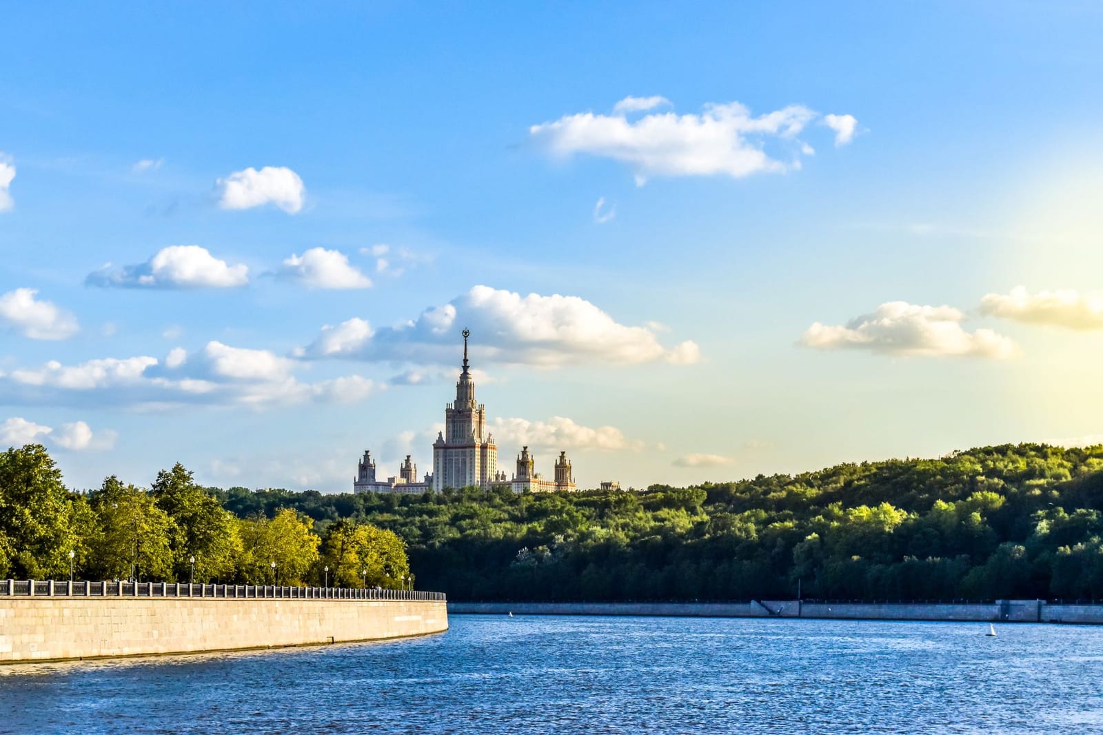 Вид на Москву-реку с Воробьёвых гор