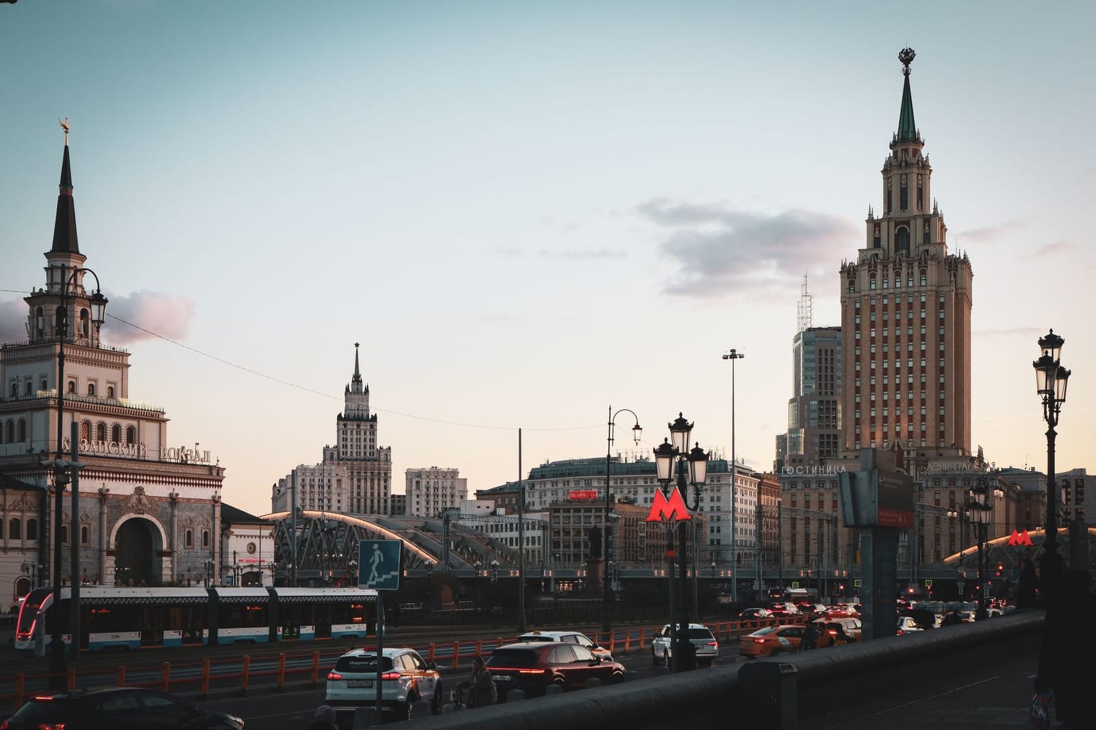 Сталинская высотка в центре Москвы